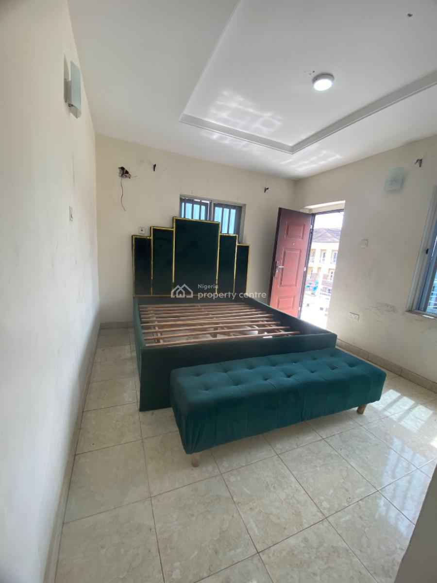 Spacious and Serviced Upstairs En Suite, Peninsula Garden Estate, Olokonla, Ajah, Lagos, Flat / Apartment for Rent