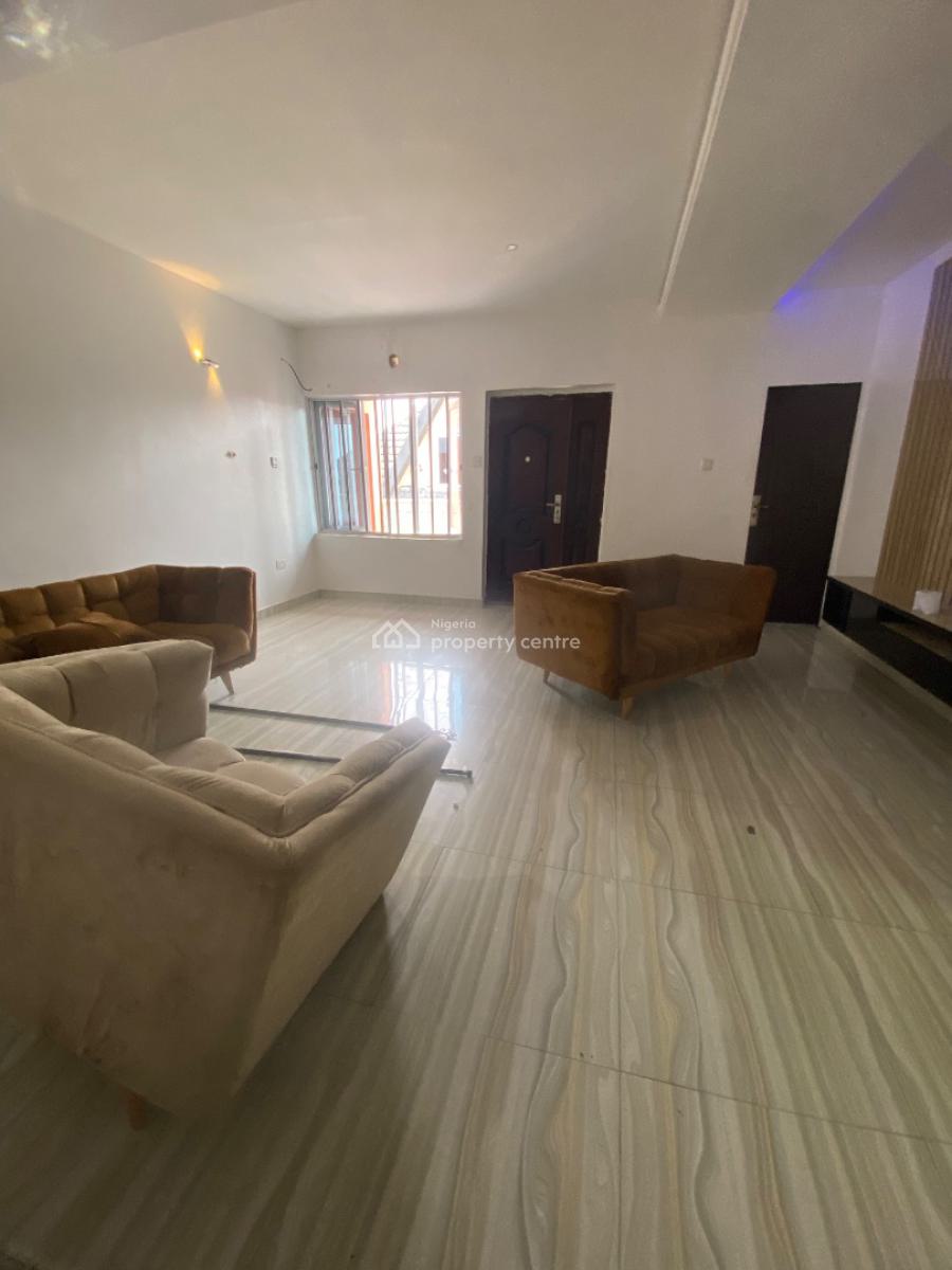Spacious and Serviced Upstairs En Suite, Peninsula Garden Estate, Olokonla, Ajah, Lagos, Flat / Apartment for Rent