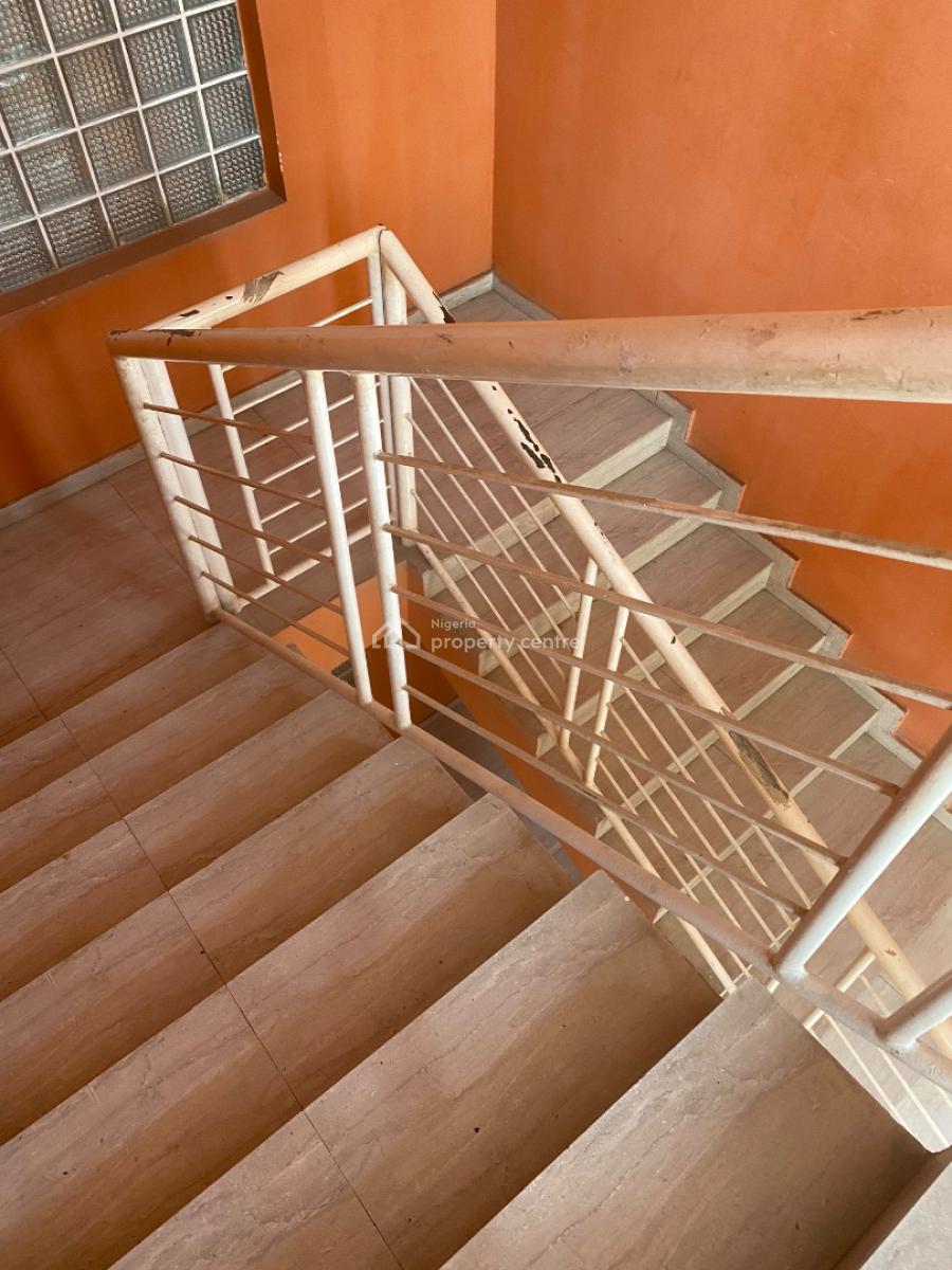 Spacious and Serviced Upstairs En Suite, Peninsula Garden Estate, Olokonla, Ajah, Lagos, Flat / Apartment for Rent