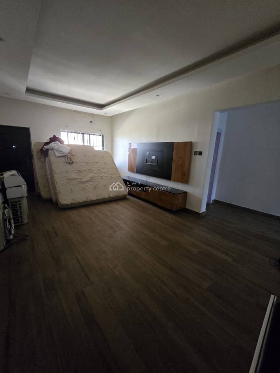 Spacious 3 Bedroom Flat with a Bq in a Serene and Secured Environment, Off Admiralty, Lekki Phase 1, Lekki, Lagos, Flat / Apartment for Rent