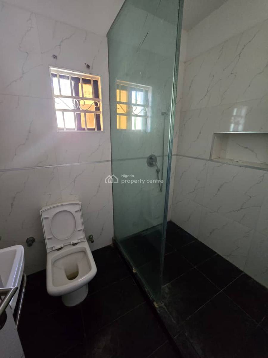 Spacious 3 Bedroom Flat with a Bq in a Serene and Secured Environment, Off Admiralty, Lekki Phase 1, Lekki, Lagos, Flat / Apartment for Rent