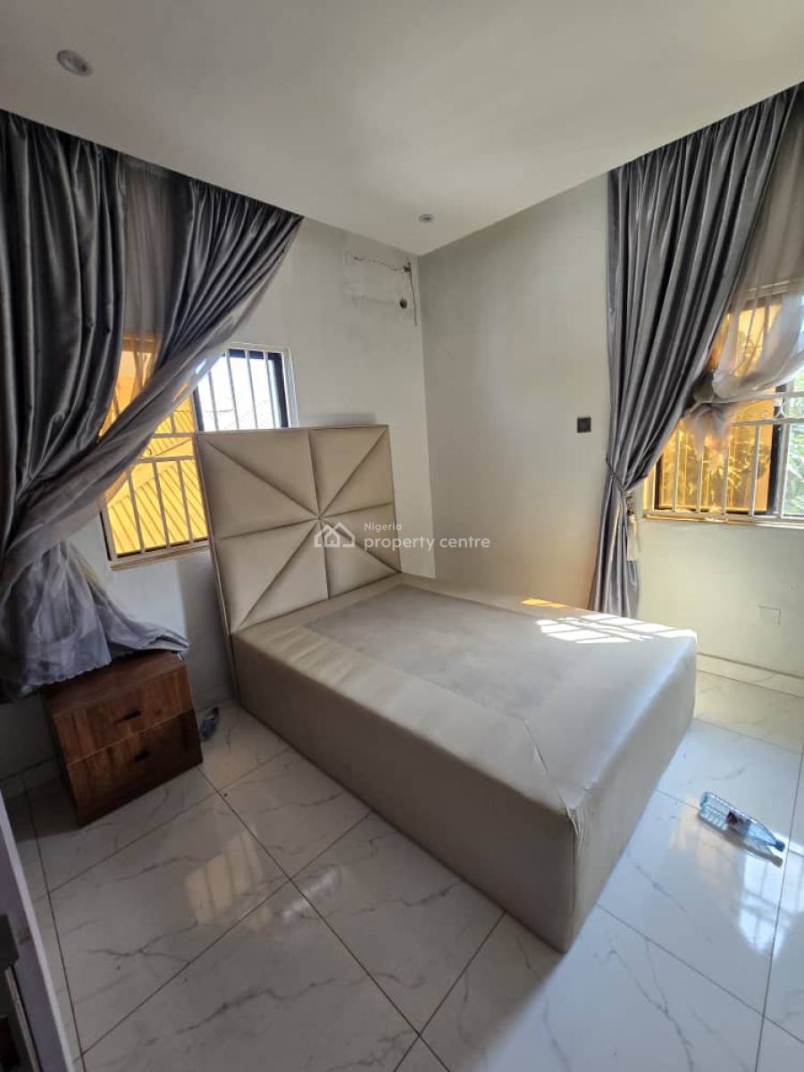Spacious 3 Bedroom Flat with a Bq in a Serene and Secured Environment, Off Admiralty, Lekki Phase 1, Lekki, Lagos, Flat / Apartment for Rent