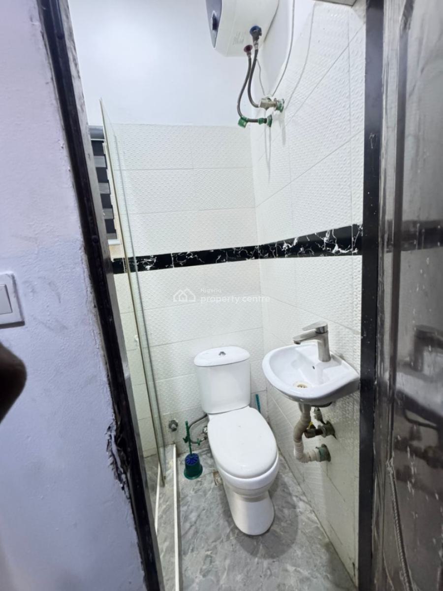 Awoof Distress 4 Bedroom Terrace Duplex, Ikota, Lekki, Lagos, Terraced Duplex for Sale