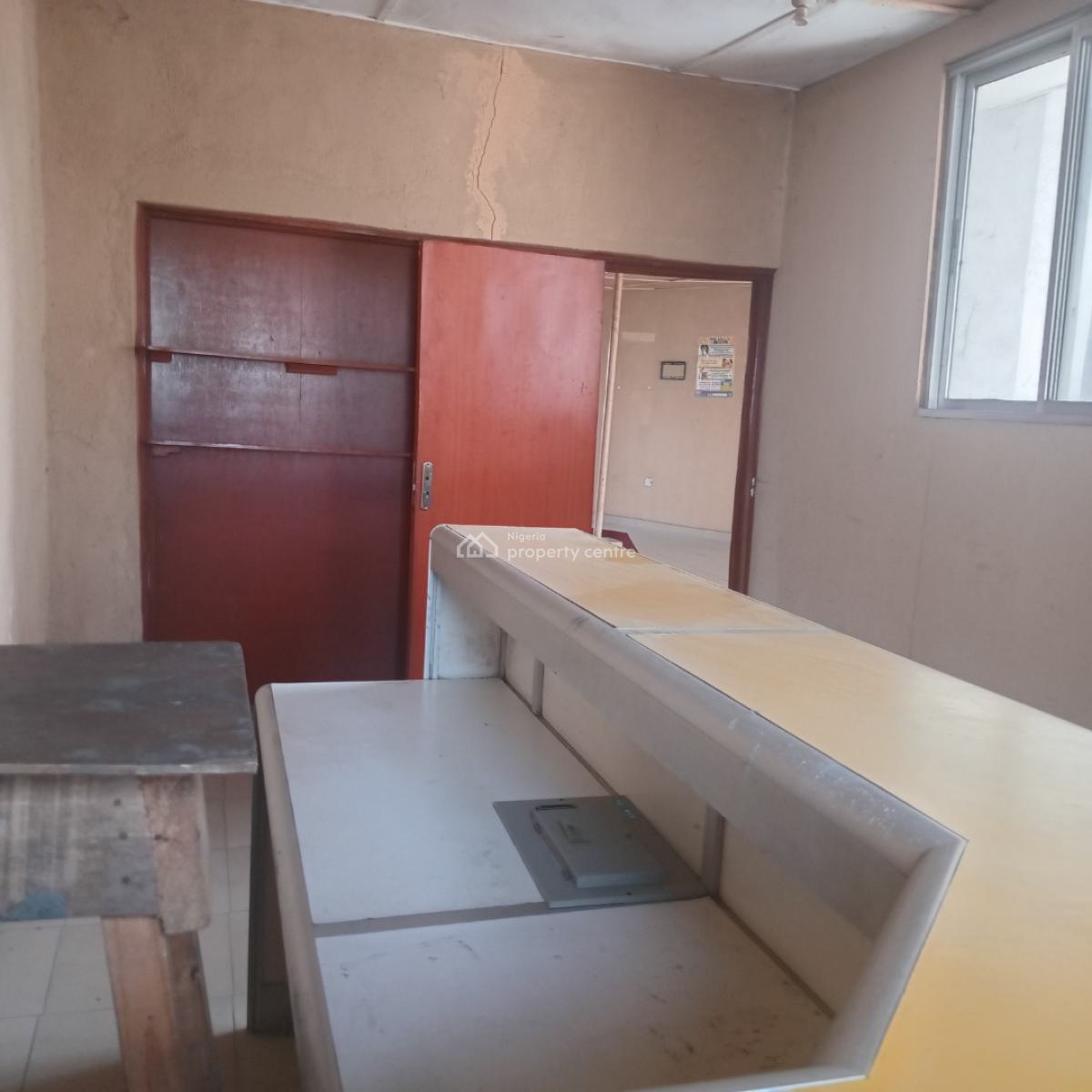 a Nice Open Plan Office, Ilupeju Street, Dolphin Estate, Ikoyi, Lagos, Commercial Property for Rent