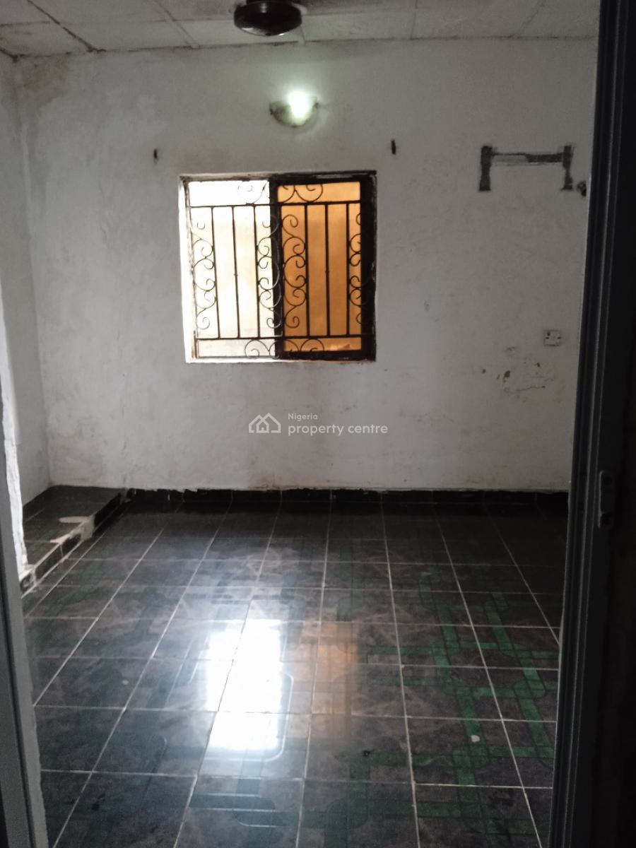 Room in a Shared Flat, Alasia Town, Ajah, Lagos, Flat / Apartment for Rent