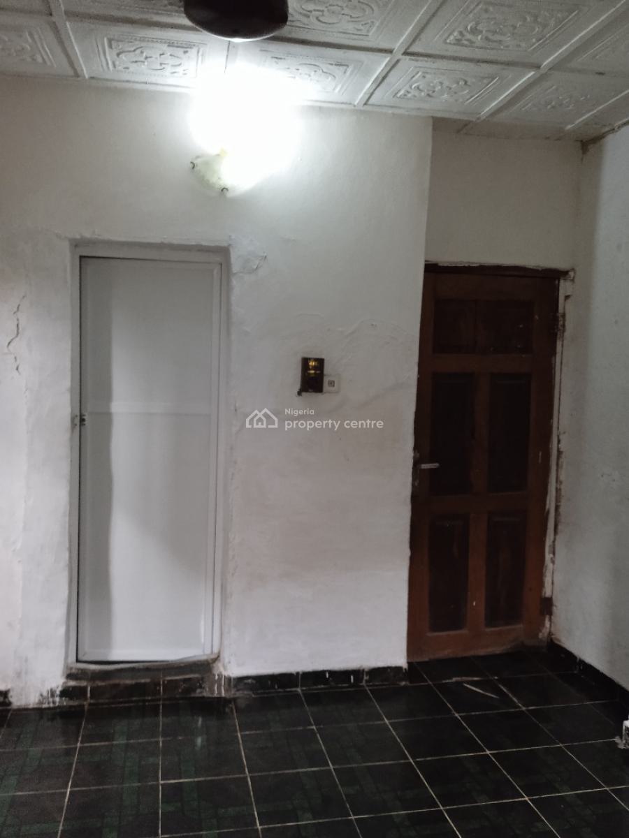 Room in a Shared Flat, Alasia Town, Ajah, Lagos, Flat / Apartment for Rent