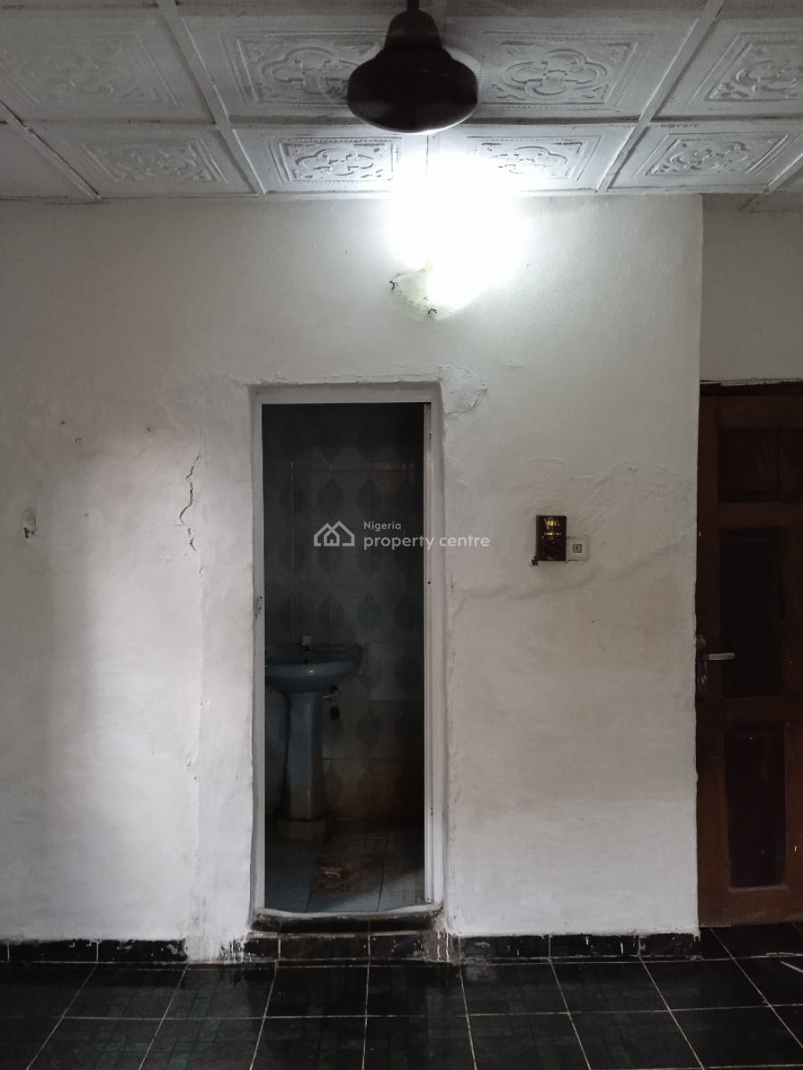 Room in a Shared Flat, Alasia Town, Ajah, Lagos, Flat / Apartment for Rent