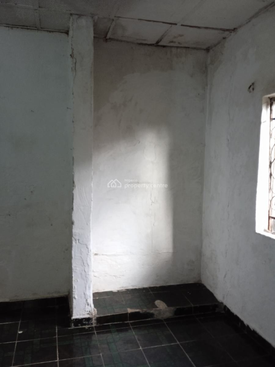 Room in a Shared Flat, Alasia Town, Ajah, Lagos, Flat / Apartment for Rent