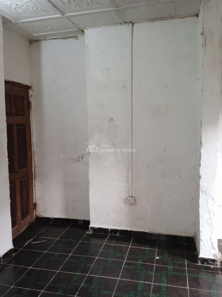 Room in a Shared Flat, Alasia Town, Ajah, Lagos, Flat / Apartment for Rent