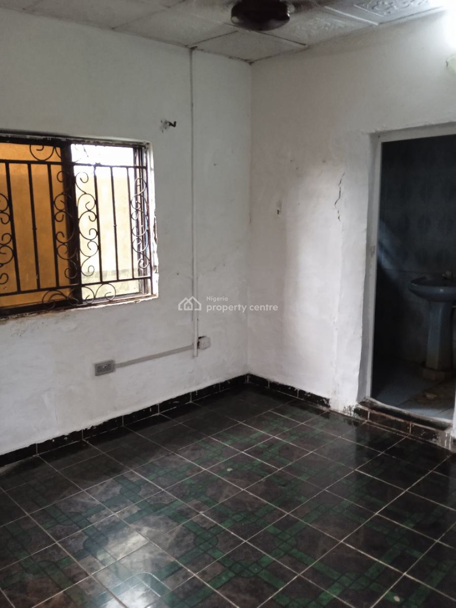 Room in a Shared Flat, Alasia Town, Ajah, Lagos, Flat / Apartment for Rent