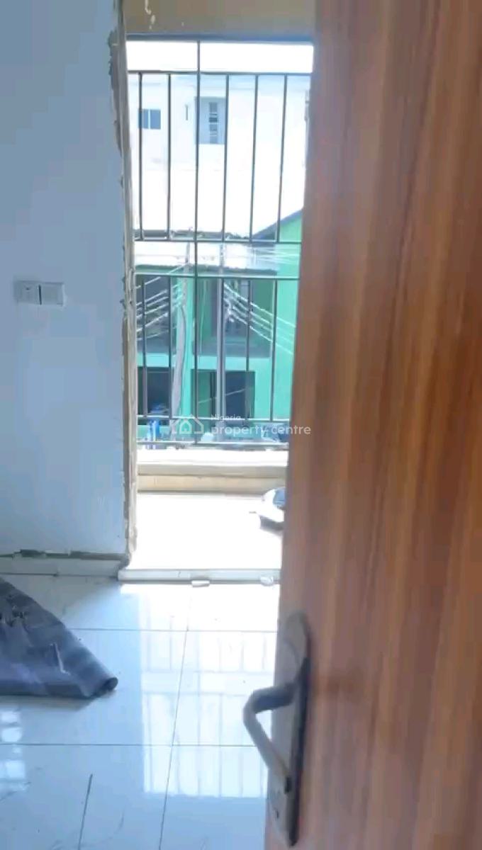 Standard and Executive Mini Flat, Adekunle, Yaba, Lagos, Mini Flat (room and Parlour) for Rent