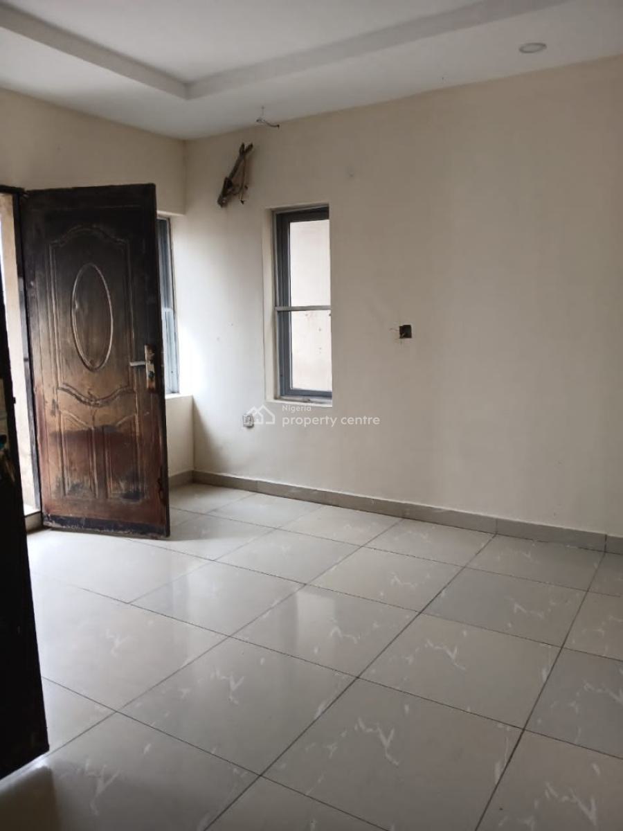 Well Maintained 2 Bedroom Flat with Spacious Kitchen, Alagomeji, Yaba, Lagos, Flat / Apartment for Rent