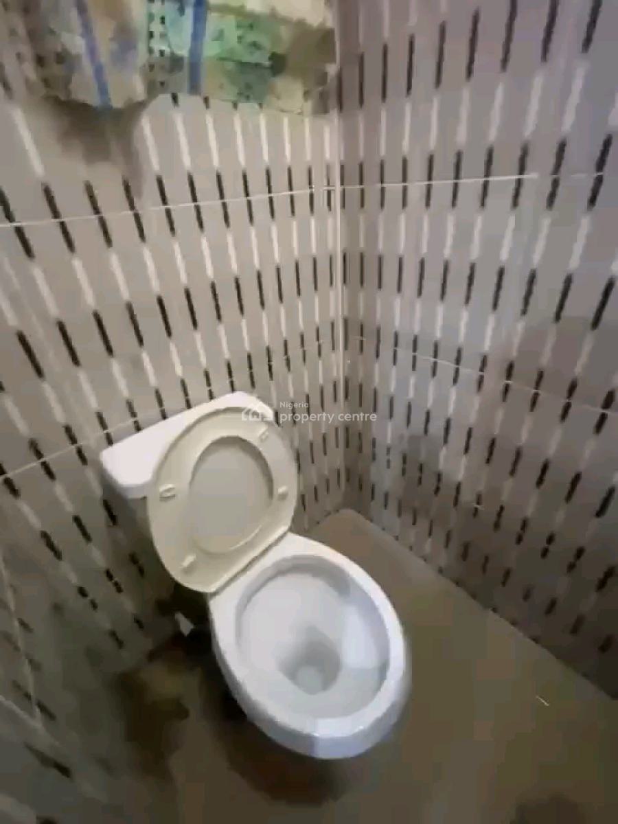 a Neatly Used and Decent Studio Apartment, Groundfloor with Private, Onofowokan Street, Fola Agoro, Yaba, Lagos, Self Contain (single Rooms) for Rent