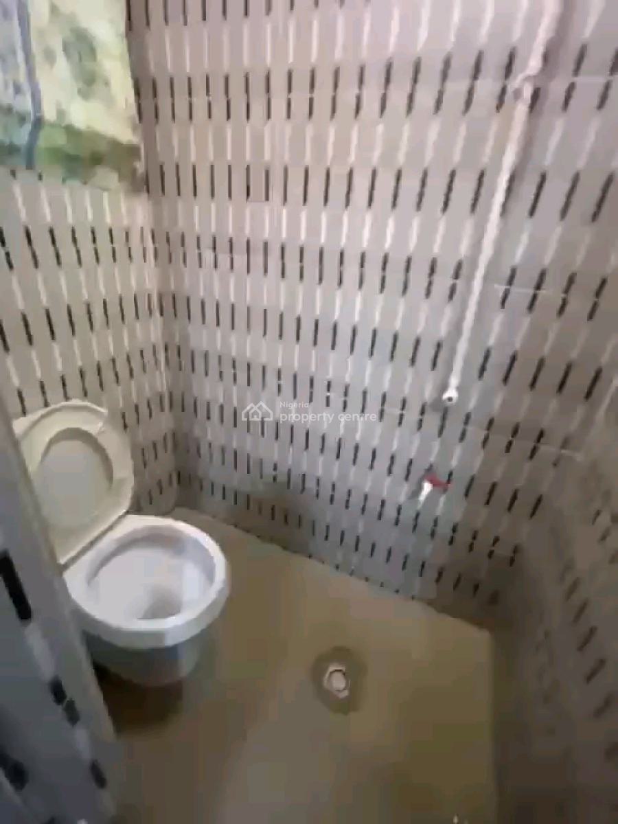 a Neatly Used and Decent Studio Apartment, Groundfloor with Private, Onofowokan Street, Fola Agoro, Yaba, Lagos, Self Contain (single Rooms) for Rent