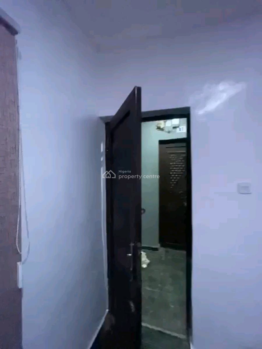 a Neatly Used and Decent Studio Apartment, Groundfloor with Private, Onofowokan Street, Fola Agoro, Yaba, Lagos, Self Contain (single Rooms) for Rent