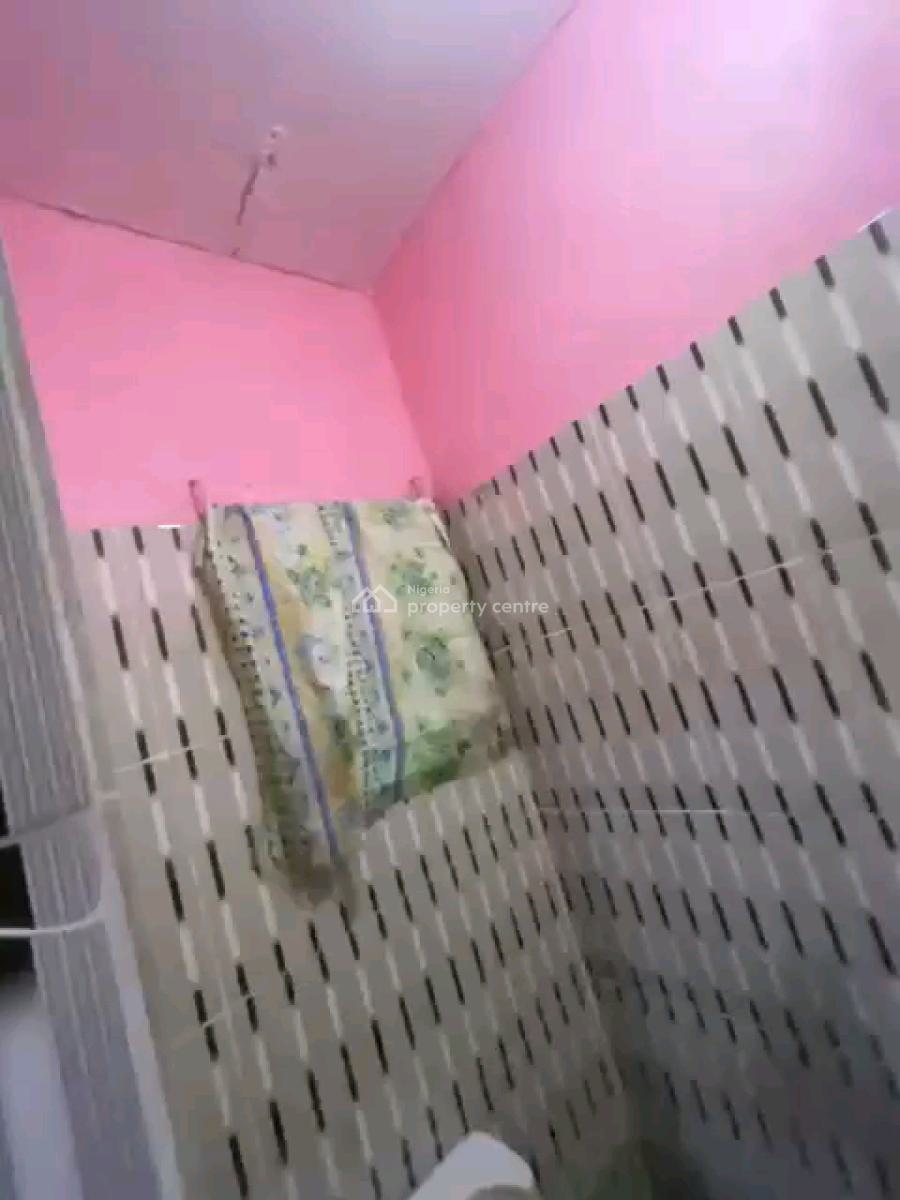 a Neatly Used and Decent Studio Apartment, Groundfloor with Private, Onofowokan Street, Fola Agoro, Yaba, Lagos, Self Contain (single Rooms) for Rent