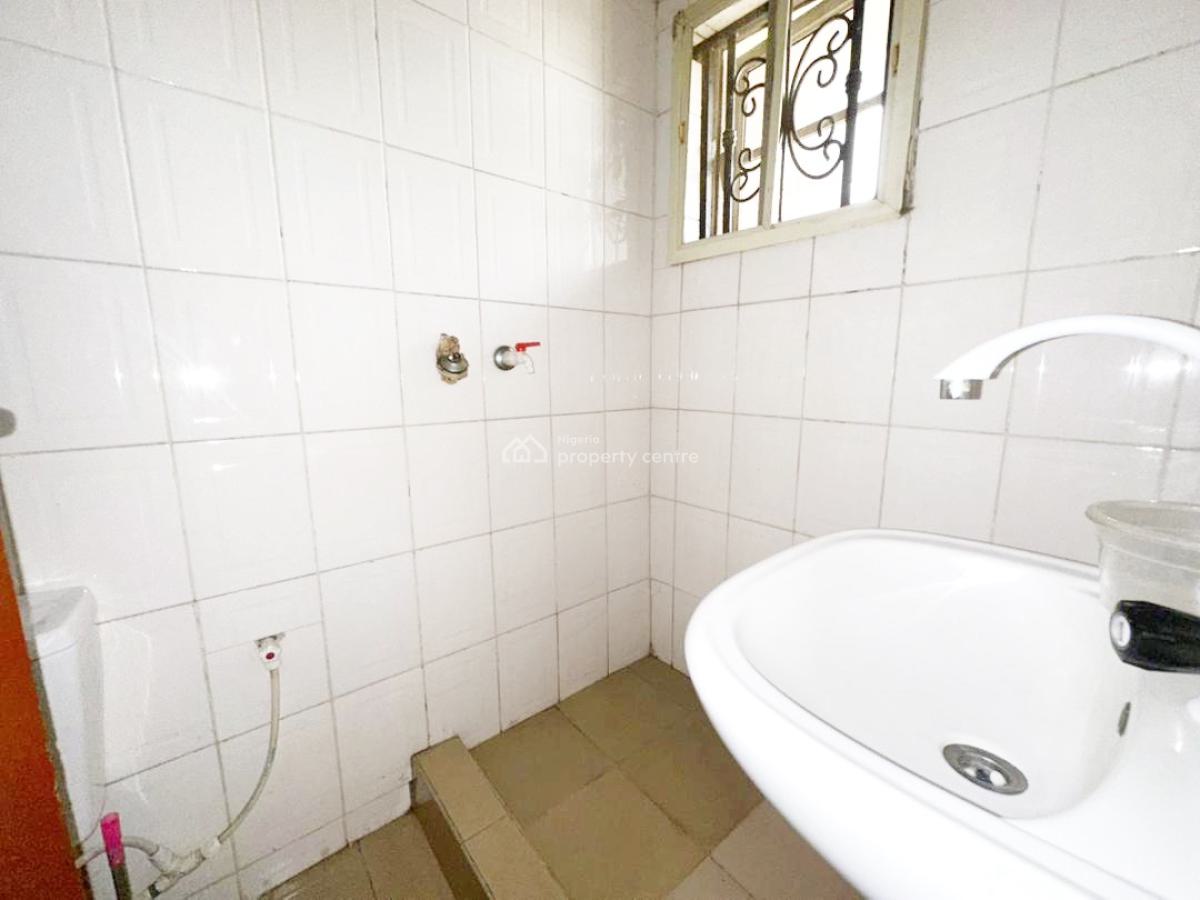 Luxury 3 Bedroom Flat, Gra Phase 1, Magodo, Lagos, Flat / Apartment for Rent