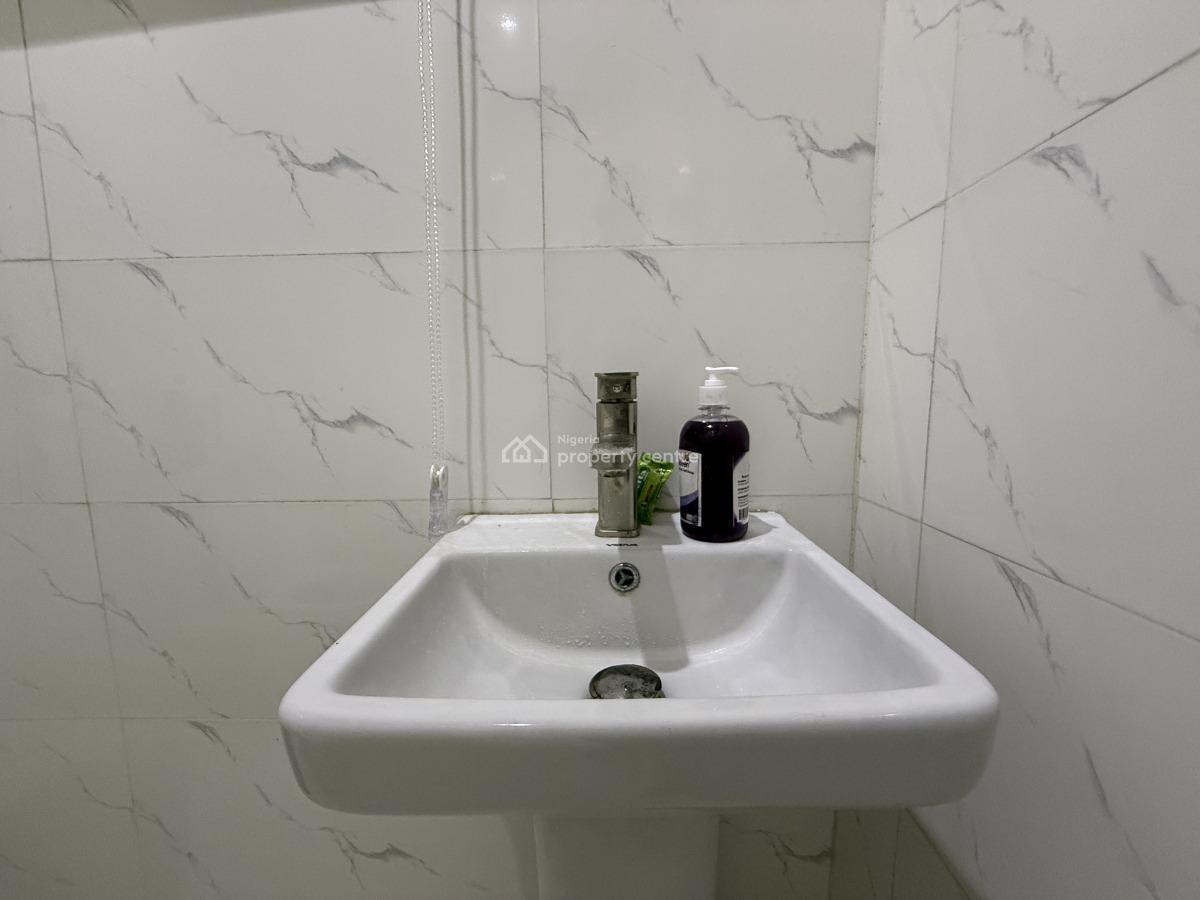 L&l The Crest Lovely Cedar One Bedroom Apartment, Aderigbigbe Street, Onike, Yaba, Lagos, Flat / Apartment Short Let