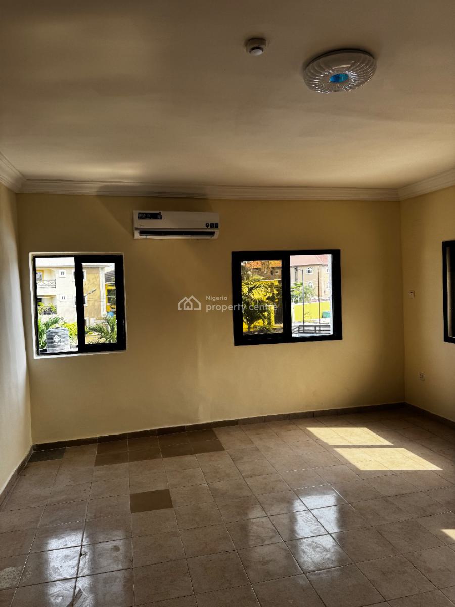 3-bedroom Apartment with Bq, Communal Swimming Pool, Lekki Phase 1, Lekki, Lagos, Flat / Apartment for Rent