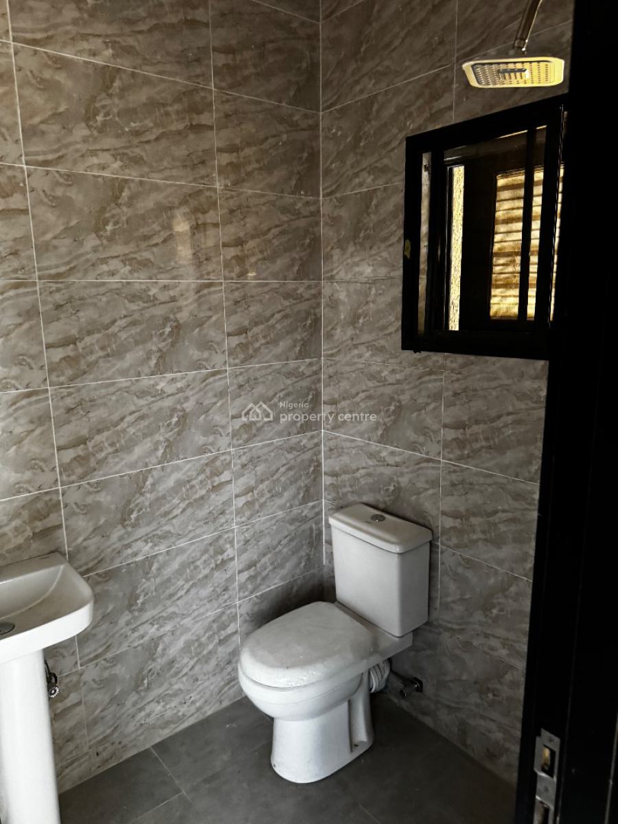 3-bedroom Apartment with Bq, Communal Swimming Pool, Lekki Phase 1, Lekki, Lagos, Flat / Apartment for Rent