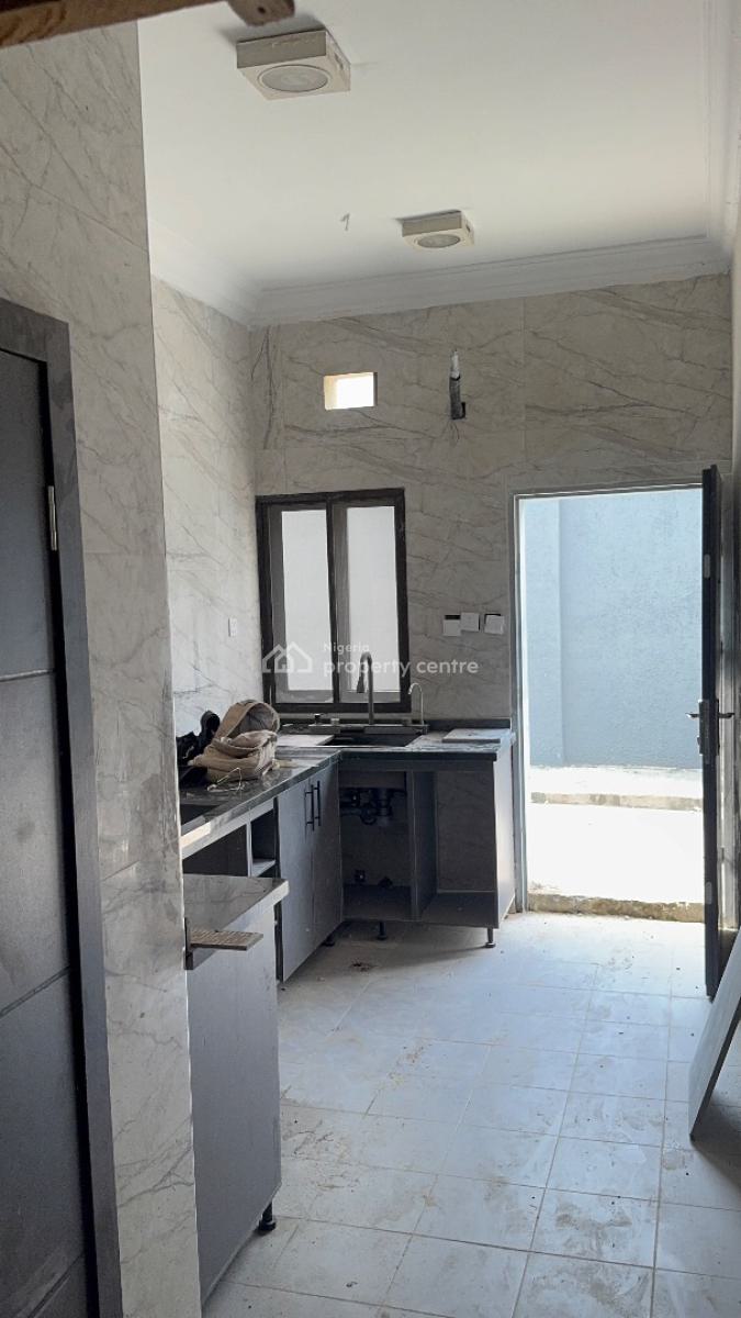 3-bedroom Apartment with Bq, Communal Swimming Pool, Lekki Phase 1, Lekki, Lagos, Flat / Apartment for Rent