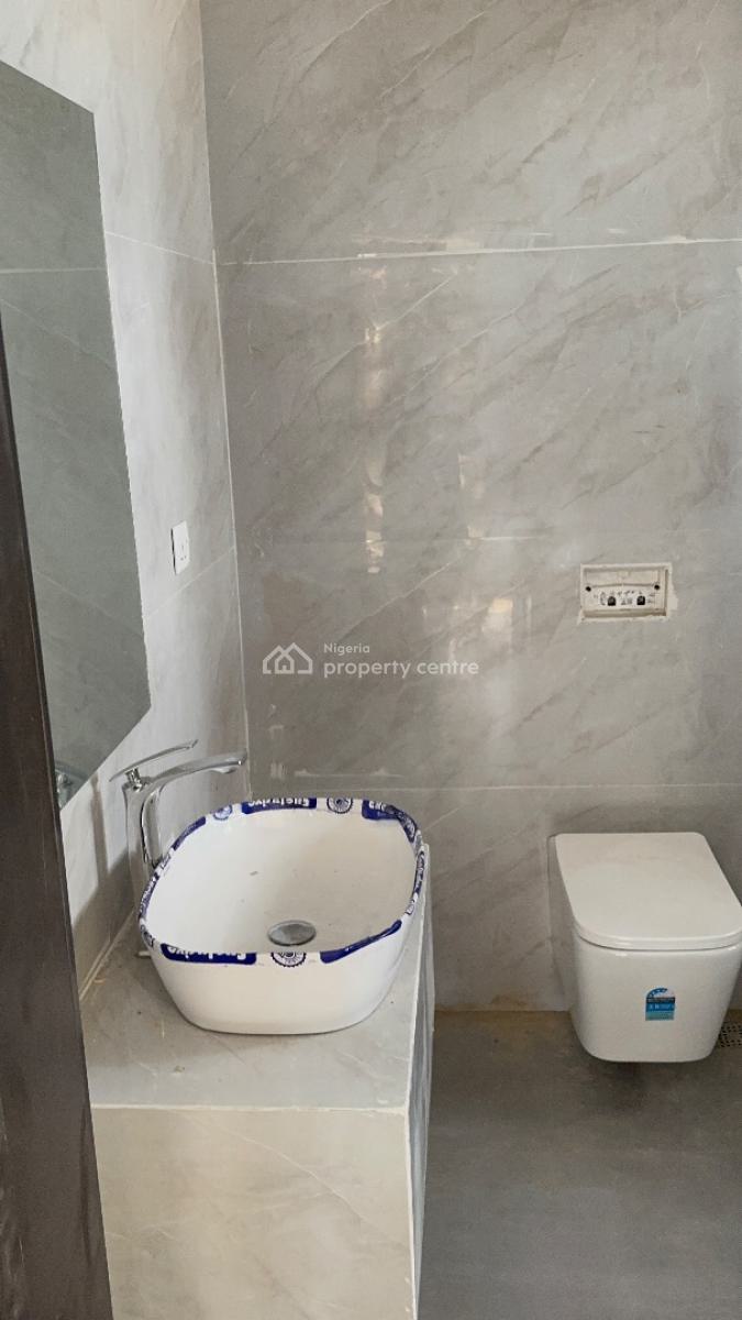 3-bedroom Apartment with Bq, Communal Swimming Pool, Lekki Phase 1, Lekki, Lagos, Flat / Apartment for Rent