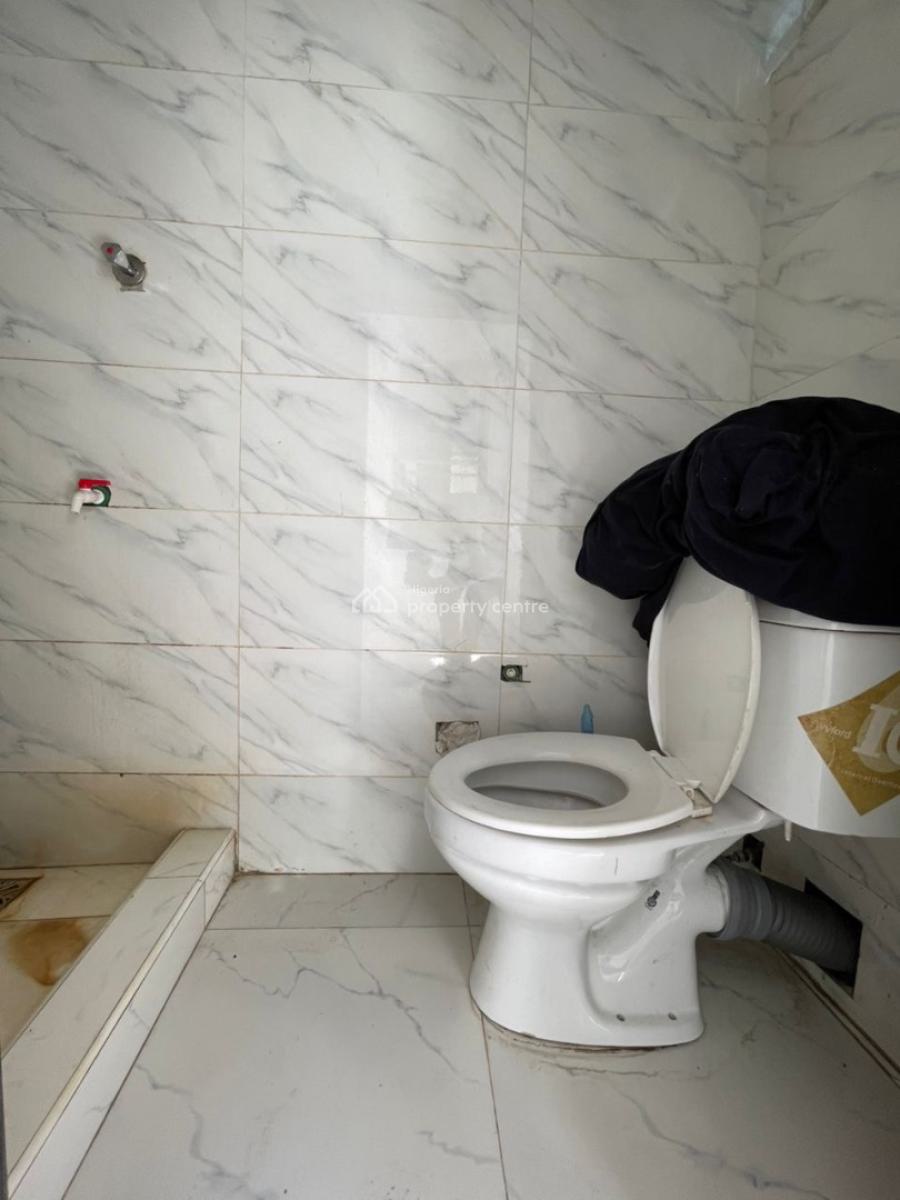 Standard Bq, Oral Estate, Lekki Phase 2, Lekki, Lagos, Self Contain (single Rooms) for Rent