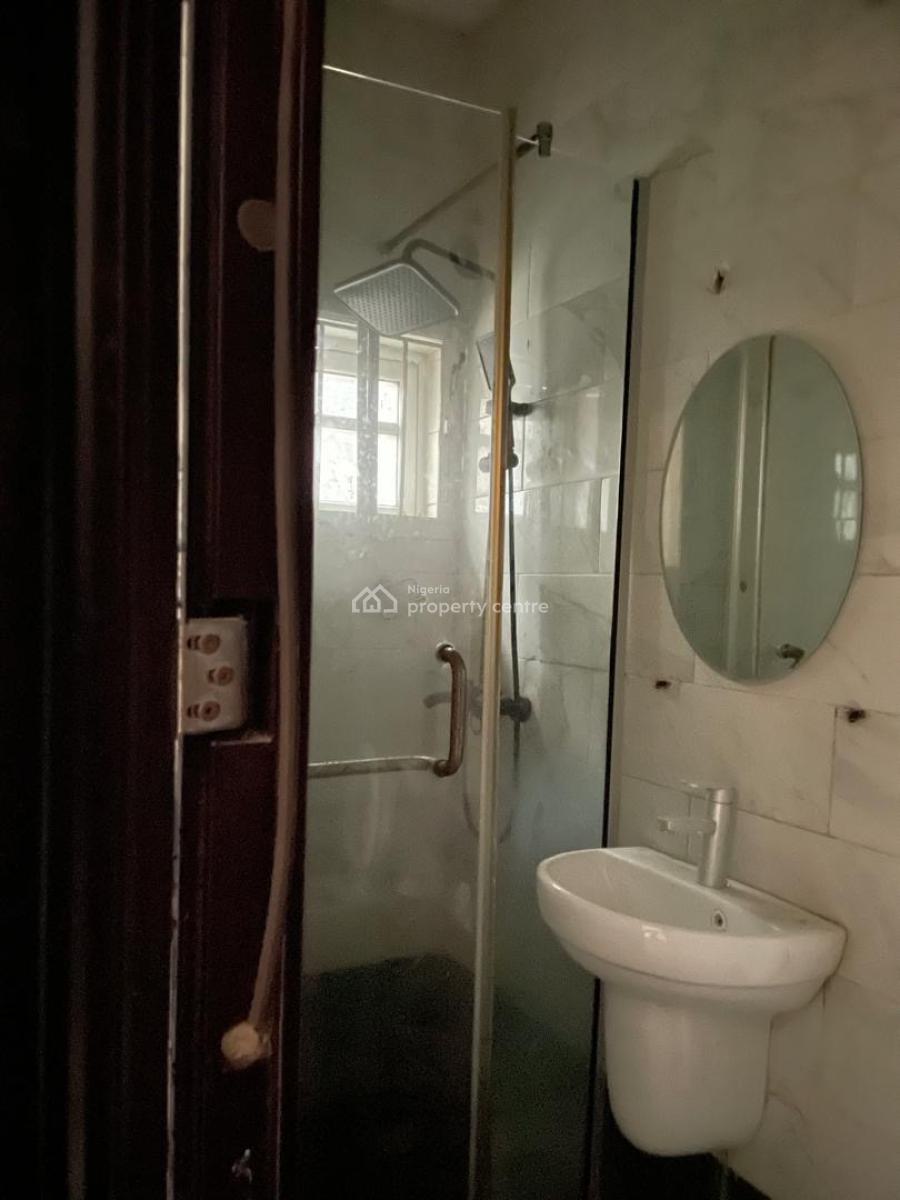 Neat 3 Bedrooms Flat with Personal Entrance, Chevron Drive, Lekki Expressway, Lekki, Lagos, House for Rent