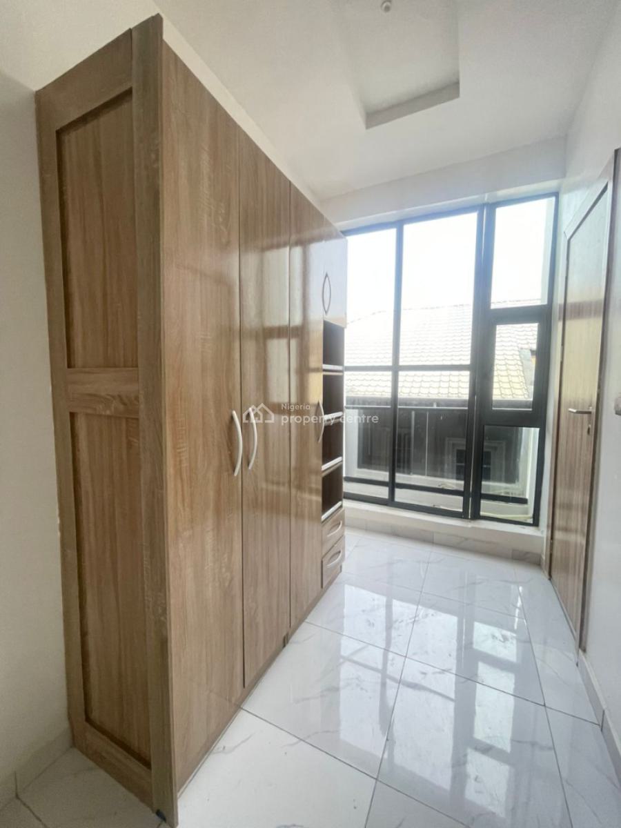 Spacious 2 Bedroom Flat, Ologolo, Lekki, Lagos, Flat / Apartment for Rent