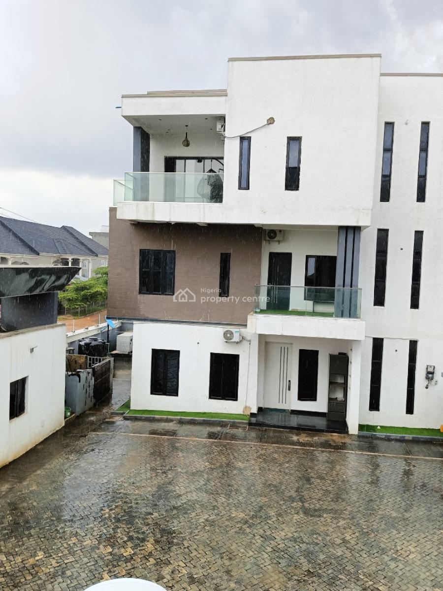 5-bedroom Semi-detached Duplex Featuring a Study Room and Bq, Guzape, Guzape District, Abuja, Semi-detached Duplex for Sale