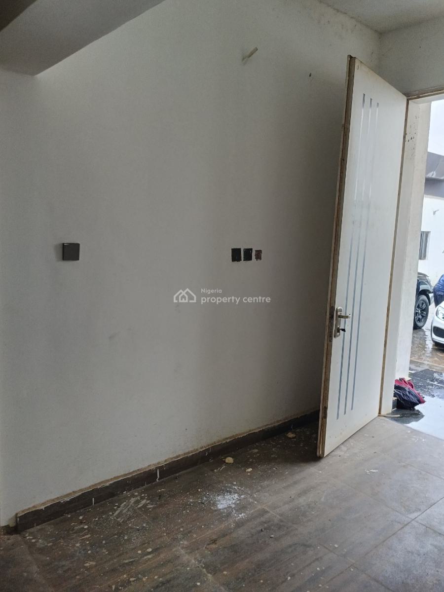 5-bedroom Semi-detached Duplex Featuring a Study Room and Bq, Guzape, Guzape District, Abuja, Semi-detached Duplex for Sale