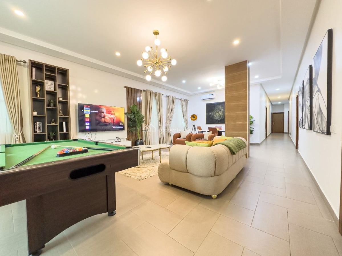 Well Furnished 3 Bedroom  with High-end Features Avail for Dec Stay, Well Furnished 3 Bedroom  with High-end Features Avail for Dec Stay, Lekki Phase 1, Lekki, Lagos, Flat / Apartment Short Let