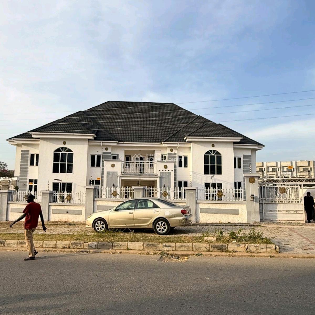 Residential Property Measuring 1,300sqm Available, Guzape District, Abuja, House for Sale