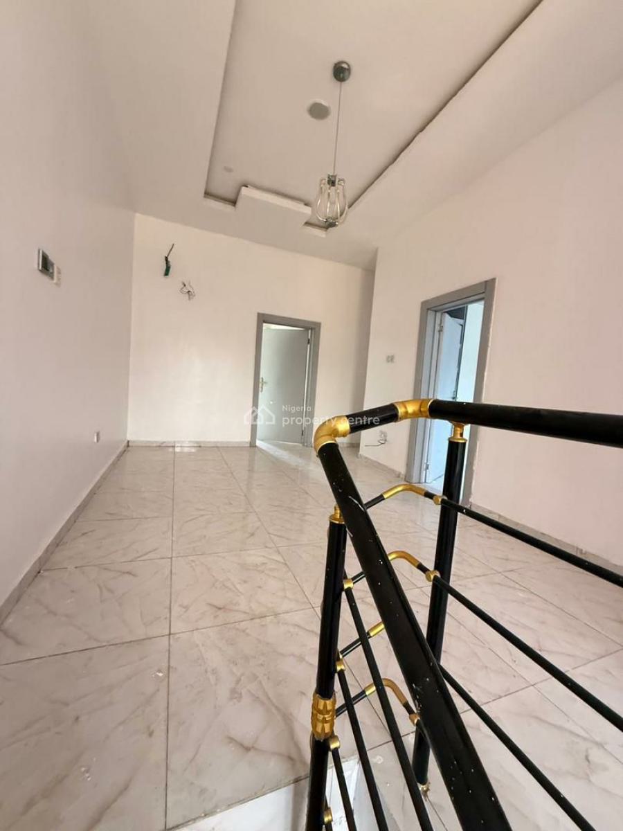 Spacious Master Bedroom, Ikota, Lekki, Lagos, Flat / Apartment for Rent