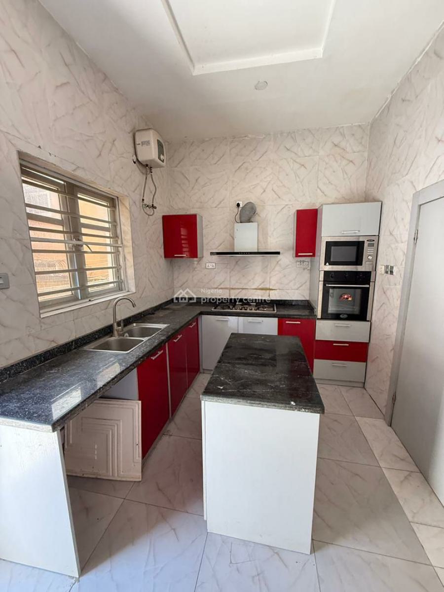 Spacious Master Bedroom, Ikota, Lekki, Lagos, Flat / Apartment for Rent