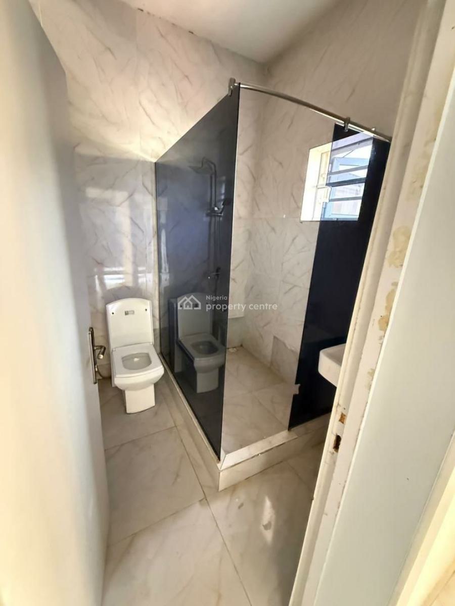 Spacious Master Bedroom, Ikota, Lekki, Lagos, Flat / Apartment for Rent