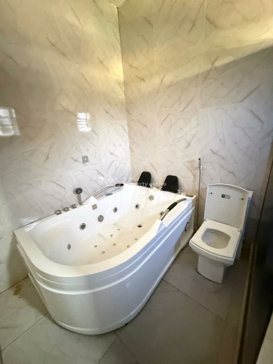 Spacious Master Bedroom, Ikota, Lekki, Lagos, Flat / Apartment for Rent