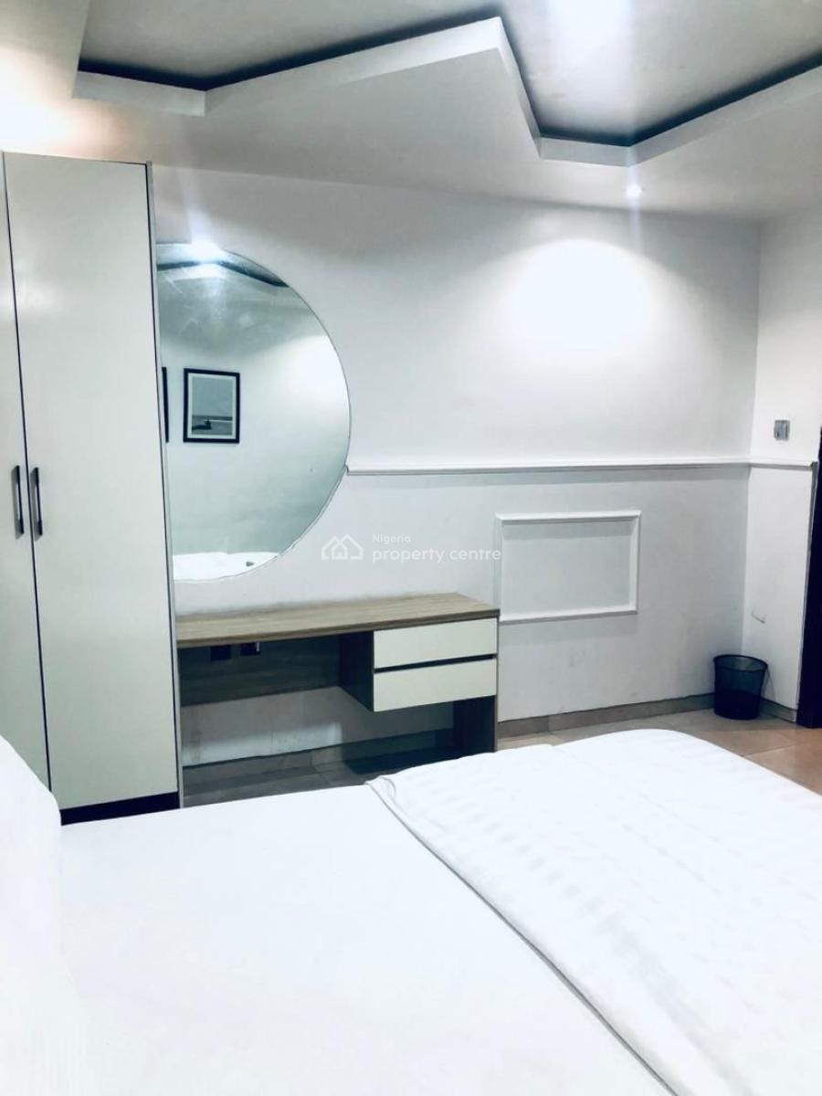 Luxury 3 Bedroom Apartment on The Mainland, Yaba, Lagos, Flat / Apartment Short Let