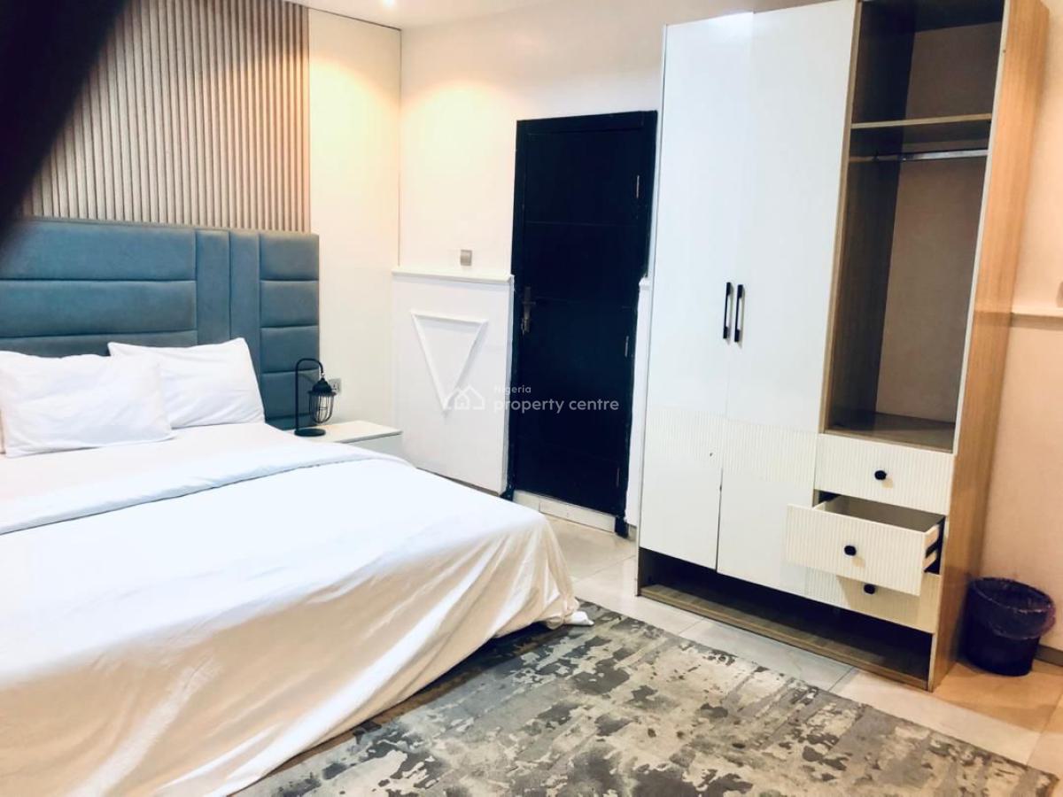 Luxury 3 Bedroom Apartment on The Mainland, Yaba, Lagos, Flat / Apartment Short Let