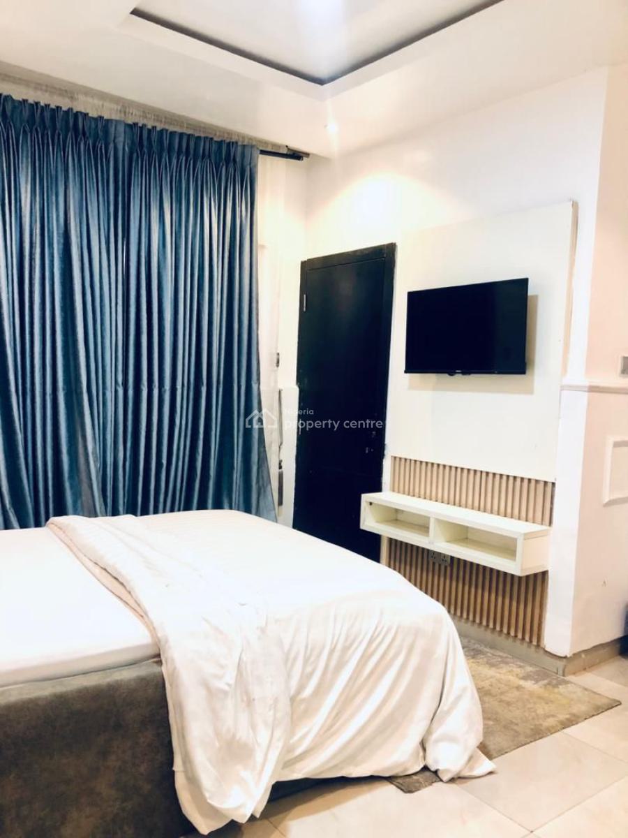 Luxury 3 Bedroom Apartment on The Mainland, Yaba, Lagos, Flat / Apartment Short Let