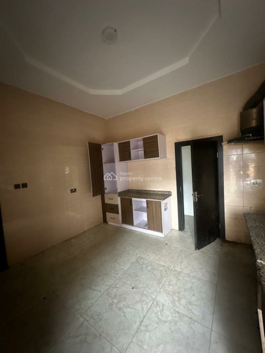 Massive Master Bedroom, Agungi Oba Musa Estate, Lekki Expressway, Lekki, Lagos, Flat / Apartment for Rent