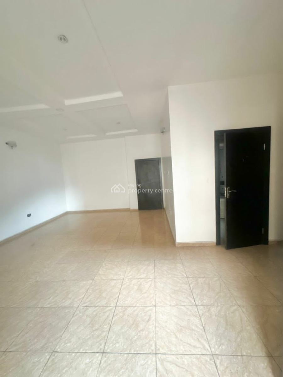 Massive Master Bedroom, Agungi Oba Musa Estate, Lekki Expressway, Lekki, Lagos, Flat / Apartment for Rent
