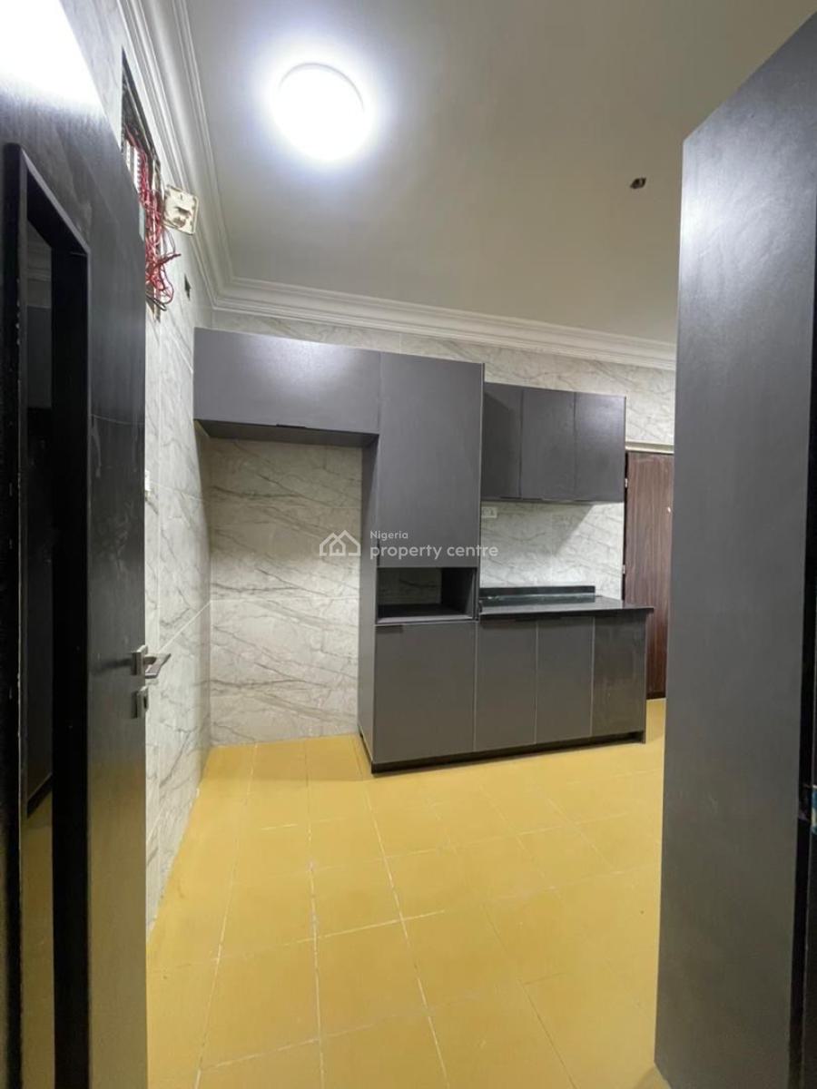 Serviced 3 Bedroom Apartment with Bq & Elevator, Lekki Phase 1, Lekki, Lagos, Flat / Apartment for Rent