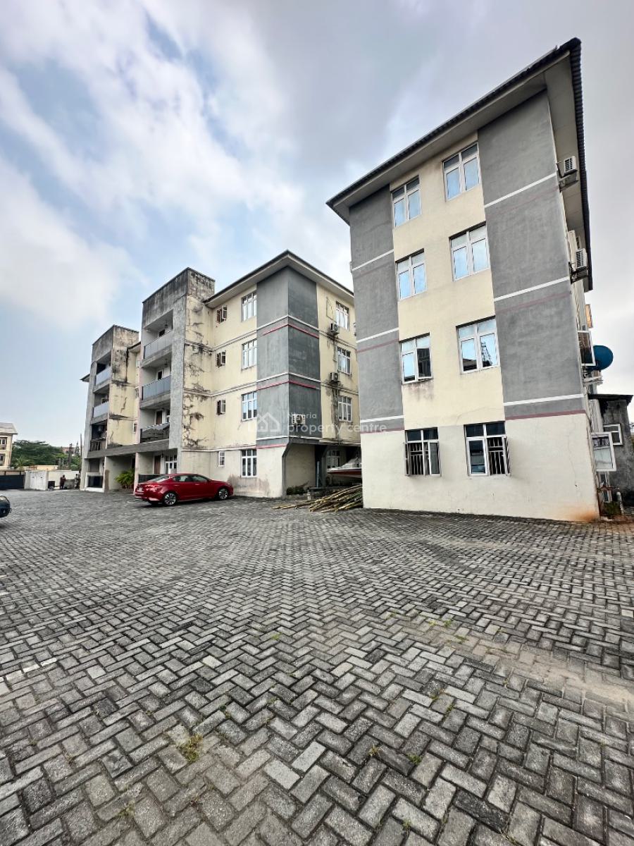 Nicely Built 2 Bedroom Maisonette, Off Admiralty Way, Lekki Phase 1, Lekki, Lagos, Flat / Apartment for Rent