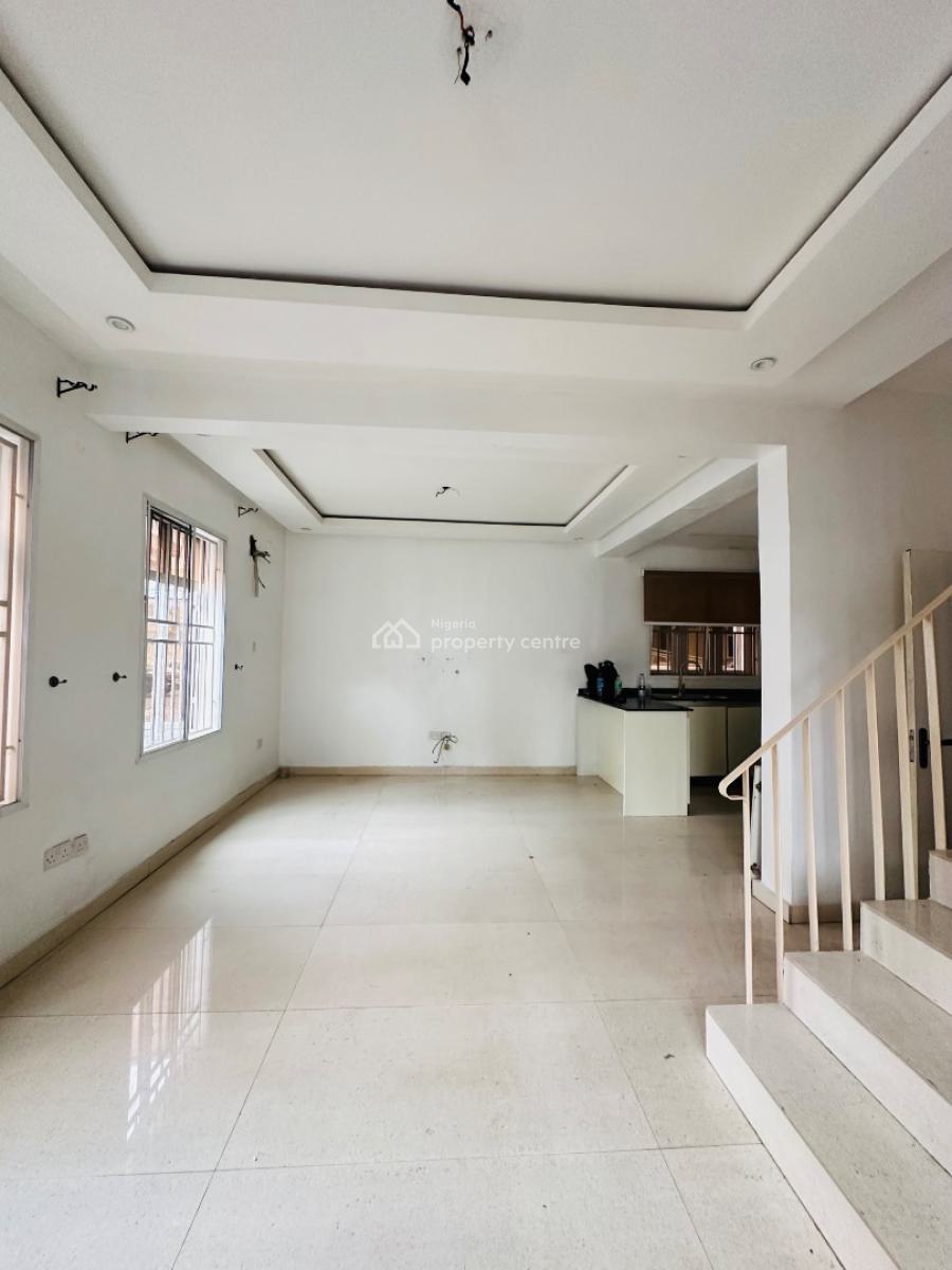 Nicely Built 2 Bedroom Maisonette, Off Admiralty Way, Lekki Phase 1, Lekki, Lagos, Flat / Apartment for Rent