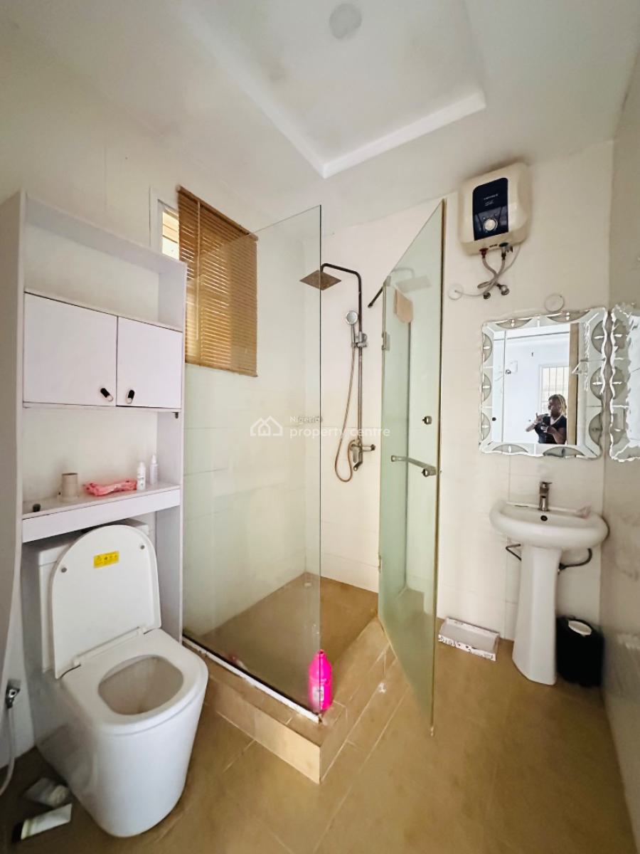 Nicely Built 2 Bedroom Maisonette, Off Admiralty Way, Lekki Phase 1, Lekki, Lagos, Flat / Apartment for Rent