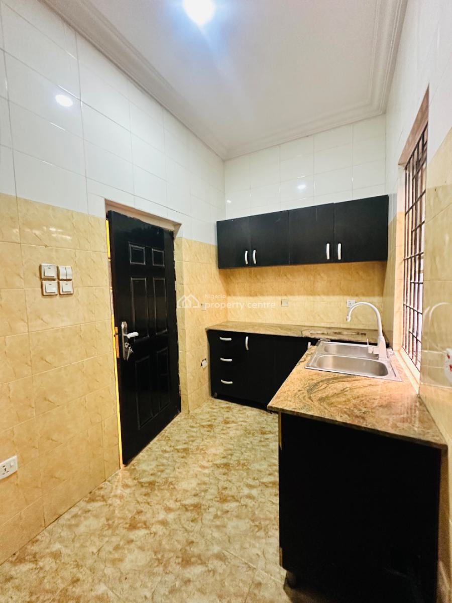 Nicely Built 2 Bedroom Apartment (ground Floor), Lekki Phase 1, Lekki, Lagos, Flat / Apartment for Rent