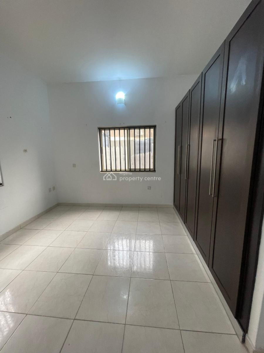 Modestly Built 3 Bedroom Apartment with Bq, Swimming Pool and Gym, Lekki Phase 1, Lekki, Lagos, Flat / Apartment for Rent