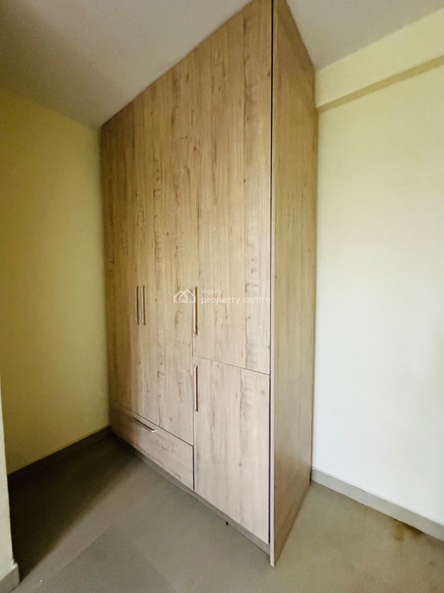 Spaciously Built 3 Bedroom with Bq, Swimming Pool and Gym, Lekki Phase 1, Lekki, Lagos, Flat / Apartment for Rent