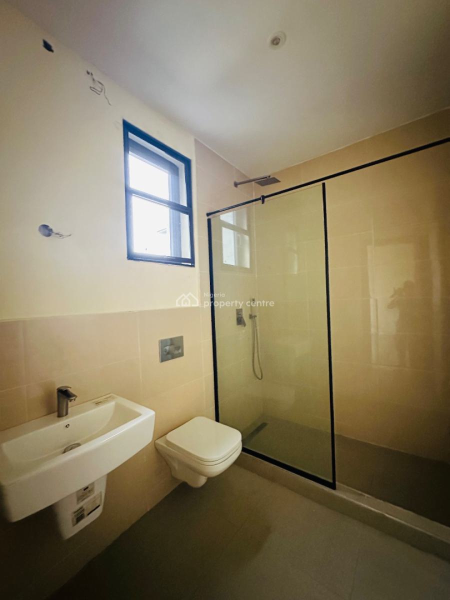 Spaciously Built 3 Bedroom with Bq, Swimming Pool and Gym, Lekki Phase 1, Lekki, Lagos, Flat / Apartment for Rent